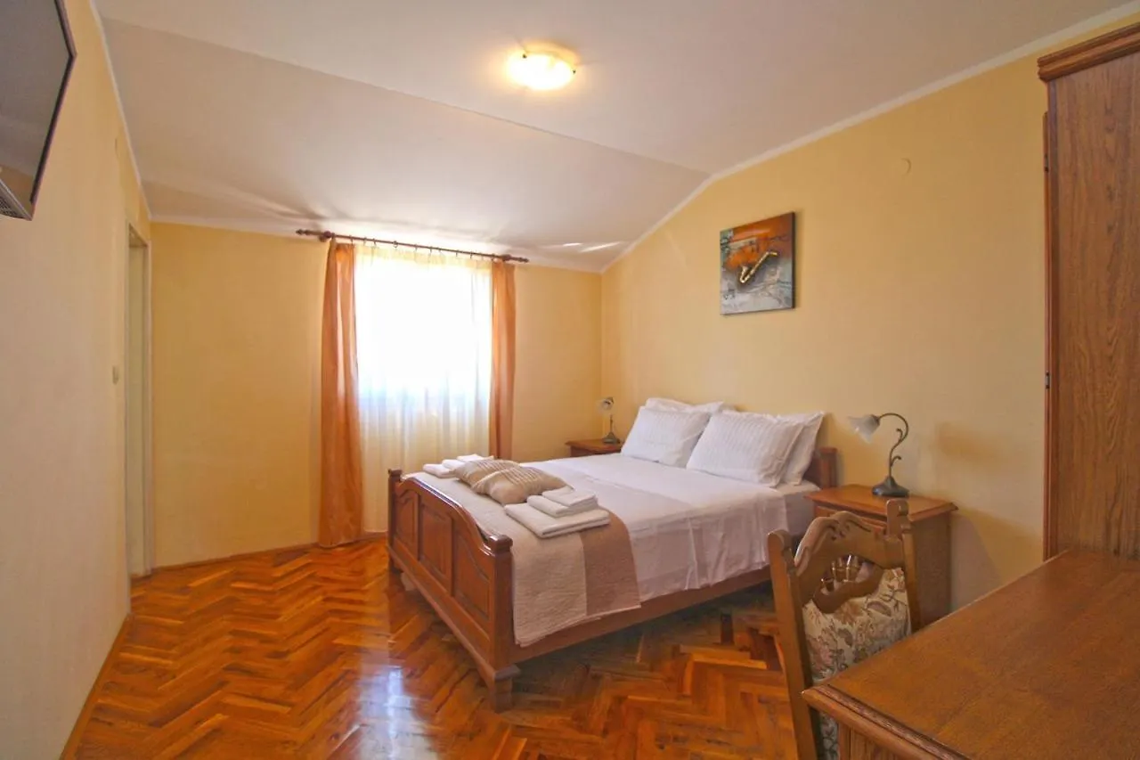 Semesterbostad Holiday House With A Swimming Pool Sisan, Medulin - 20775 Ližnjan