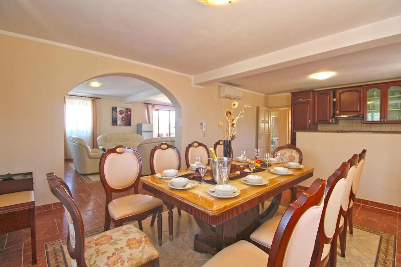 Holiday House With A Swimming Pool Sisan, Medulin - 20775 Liznjan Holiday home